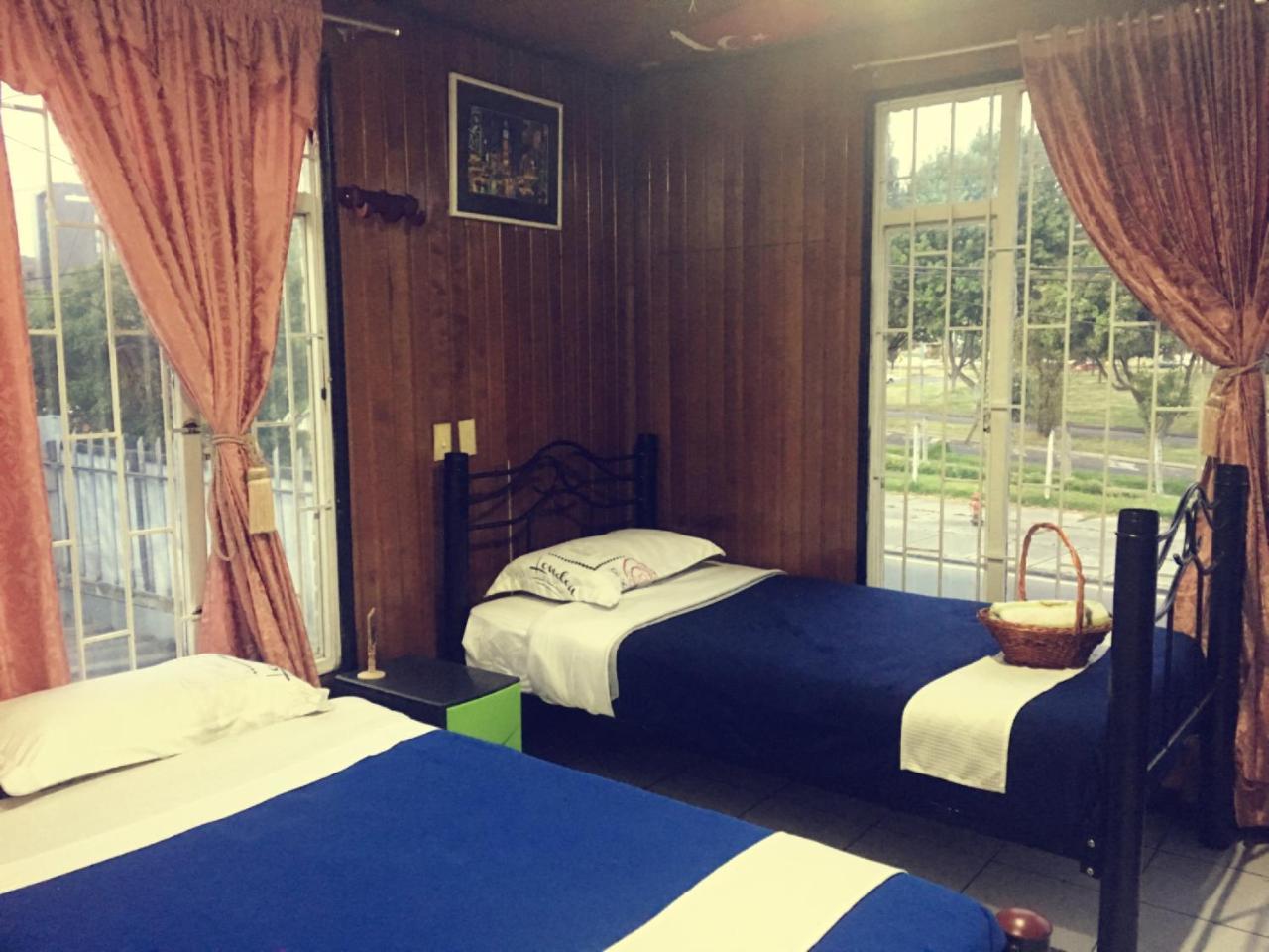 Como En Casa! Restaurante Y Hostal بوغوتا المظهر الخارجي الصورة