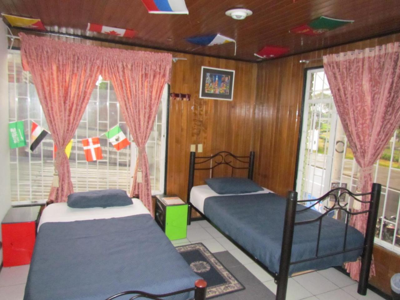 Como En Casa! Restaurante Y Hostal بوغوتا المظهر الخارجي الصورة
