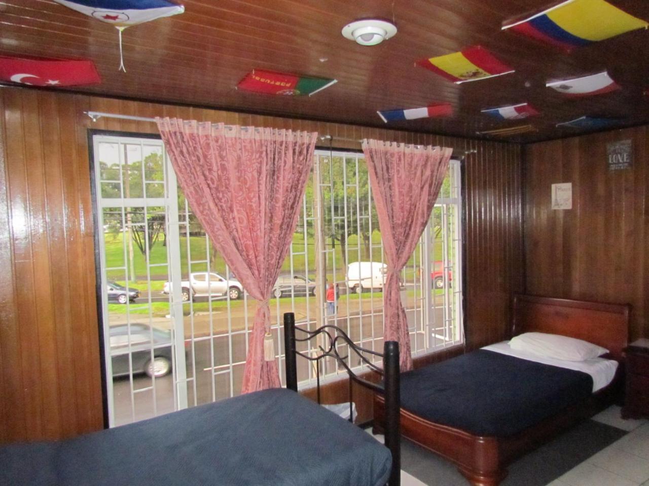 Como En Casa! Restaurante Y Hostal بوغوتا المظهر الخارجي الصورة